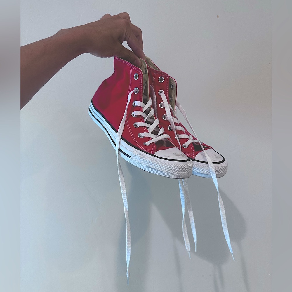 Converse - Chuck Taylor Hightop shoes in red